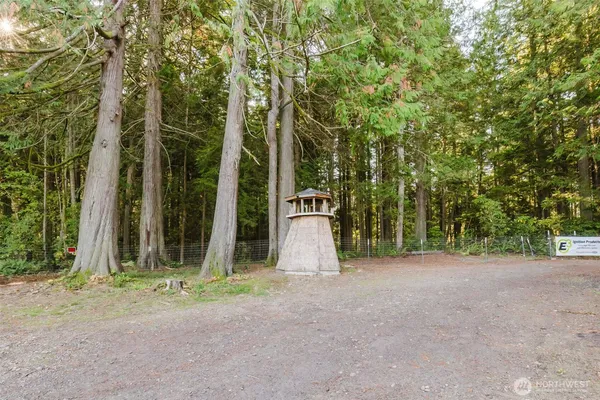 a view of a house with backyard and trees