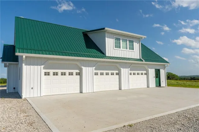 $2,800,000 | 22681 State Highway, Gallatin, MO 64640