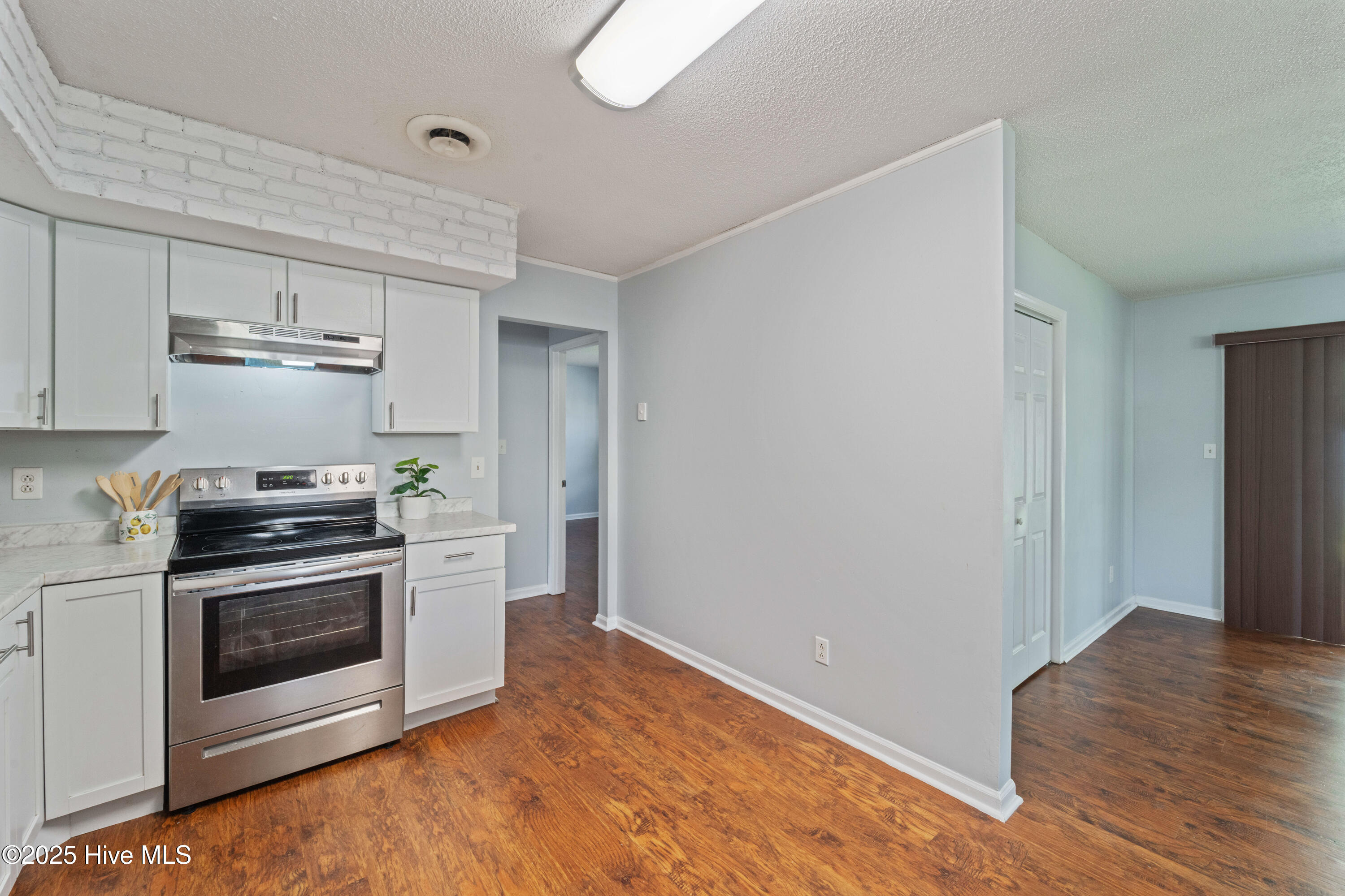 302 Dennis Road Jacksonville, NC 28546 - Photo 9 of 51 DSC00505