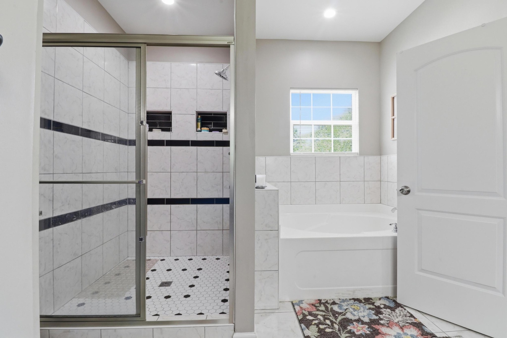 126 Savannah Ridge Murfreesboro, TN 37127 - Photo 23 of 50 a bathroom with a bathtub and a shower
