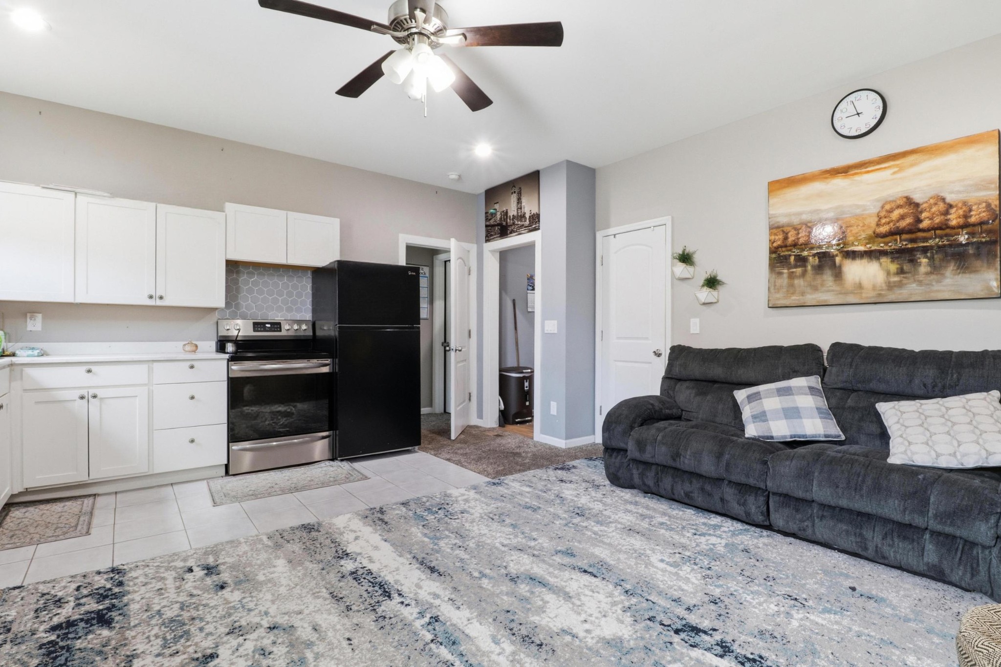 126 Savannah Ridge Murfreesboro, TN 37127 - Photo 25 of 50 a living room with stainless steel appliances kitchen island granite countertop furniture and a view of kitchen