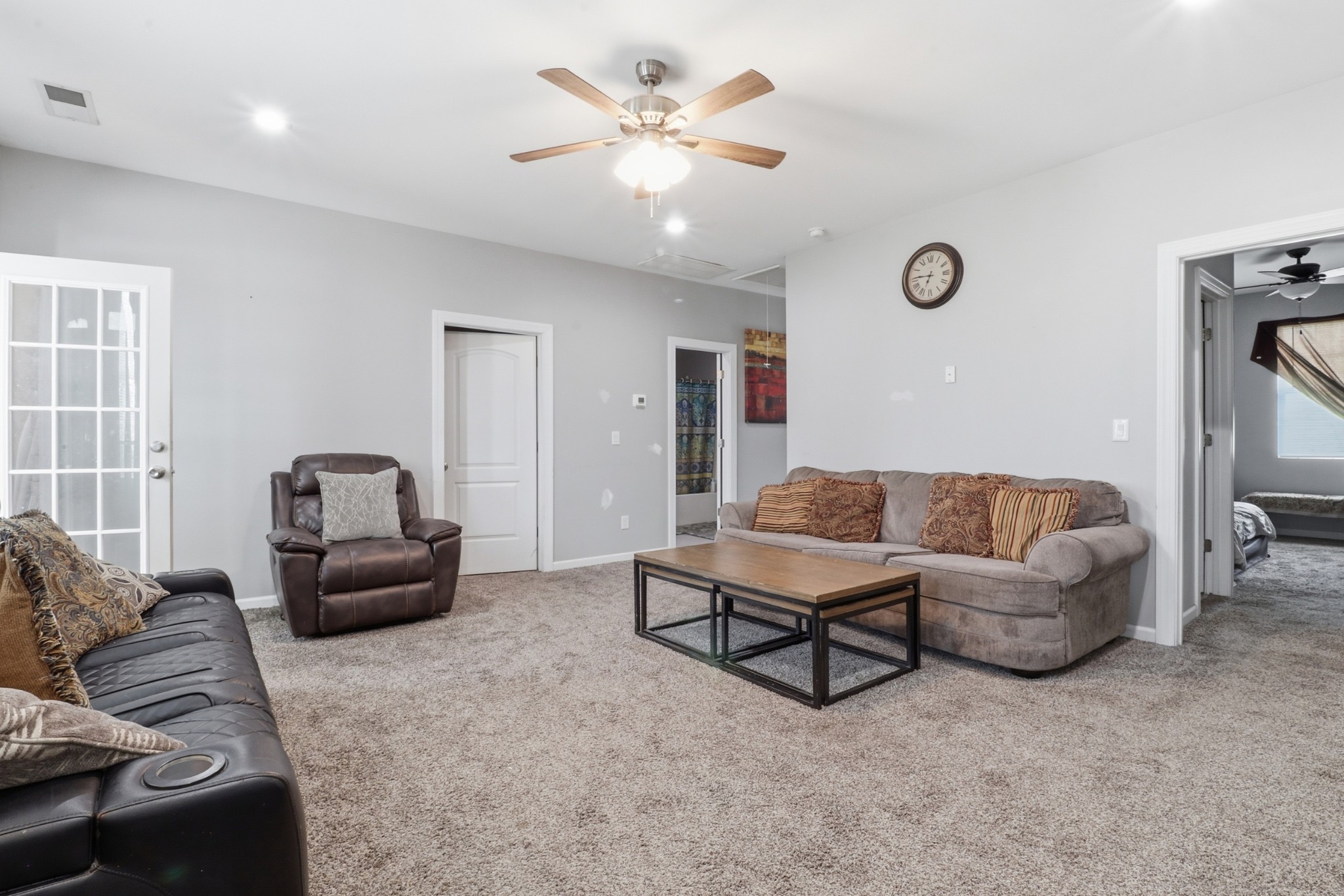 126 Savannah Ridge Murfreesboro, TN 37127 - Photo 31 of 50 a living room with furniture and a ceiling fan