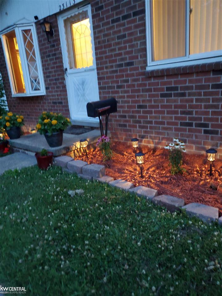 23113 Rausch Avenue Eastpointe, MI 48021 - Photo 8 of 22