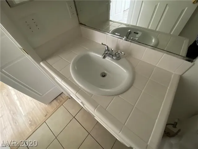 $2,100 | 970 North Sloan Lane, Unit 101, Las Vegas, NV 89110