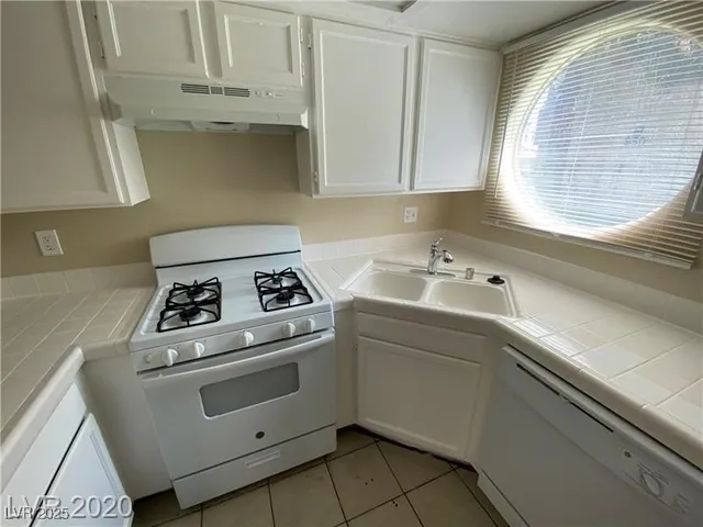 $2,100 | 970 North Sloan Lane, Unit 101, Las Vegas, NV 89110