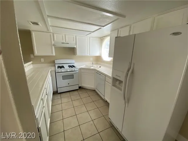 $2,100 | 970 North Sloan Lane, Unit 101, Las Vegas, NV 89110