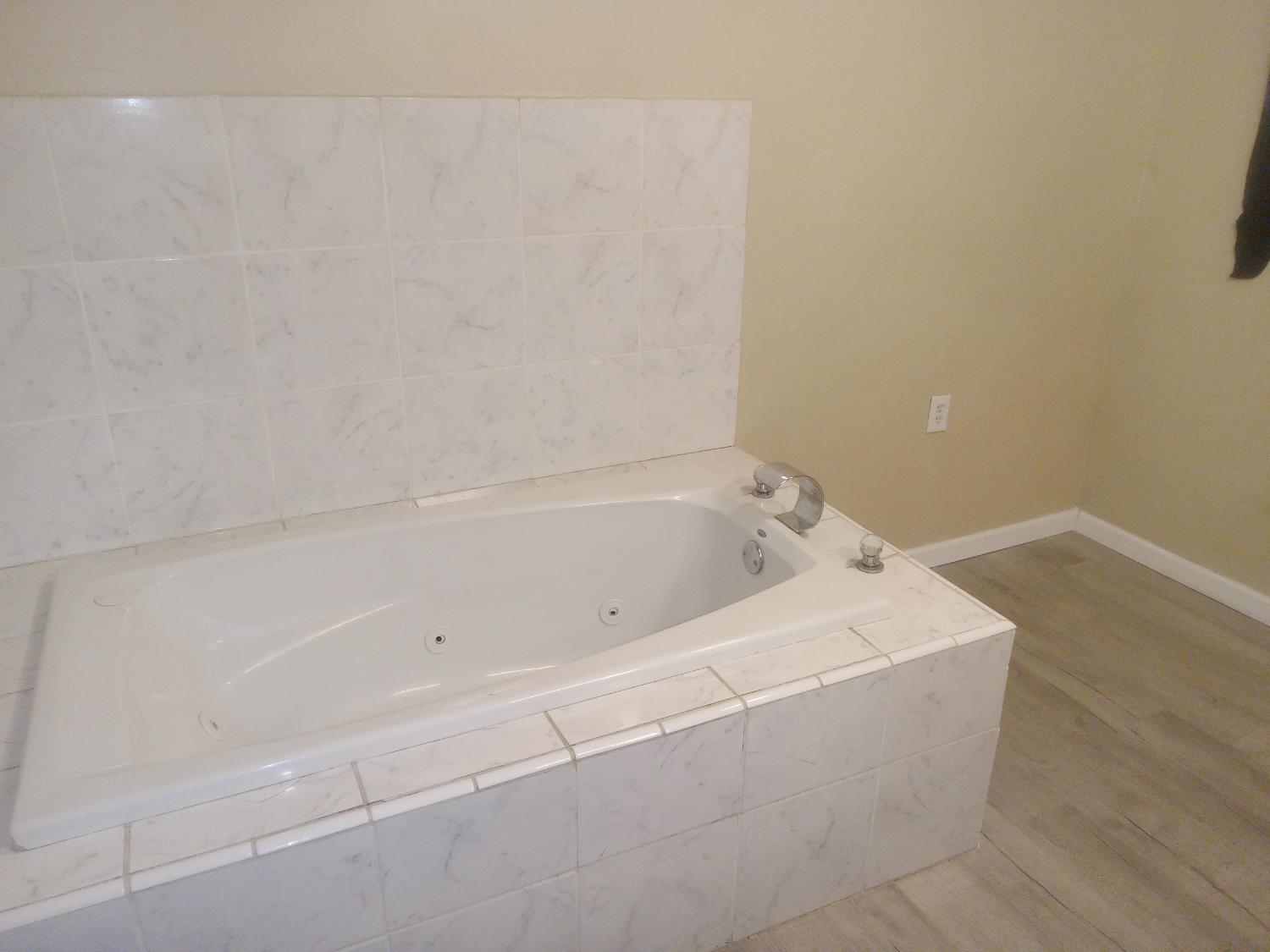 602 South Spruce Road Exeter, CA 93221 - Photo 26 of 28 a white bath tub sitting in a bathroom