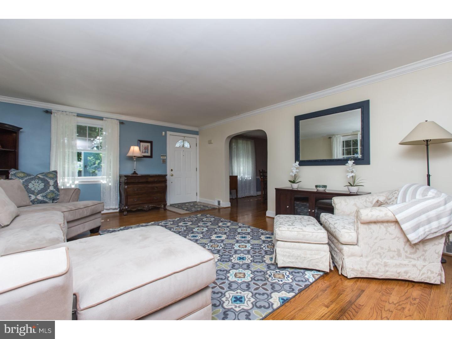140 Rose Lane Springfield, PA 19064 - Photo 3 of 25 Living Room