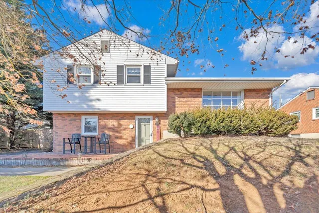 $364,000 | 1511 West Carrollton Avenue, Salem, VA 24153