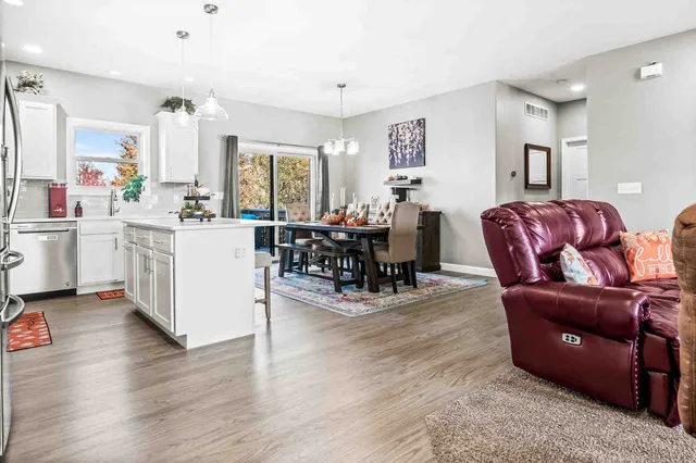 $449,000 | 3103 Fox Creek Road, Bloomington, IL 61705