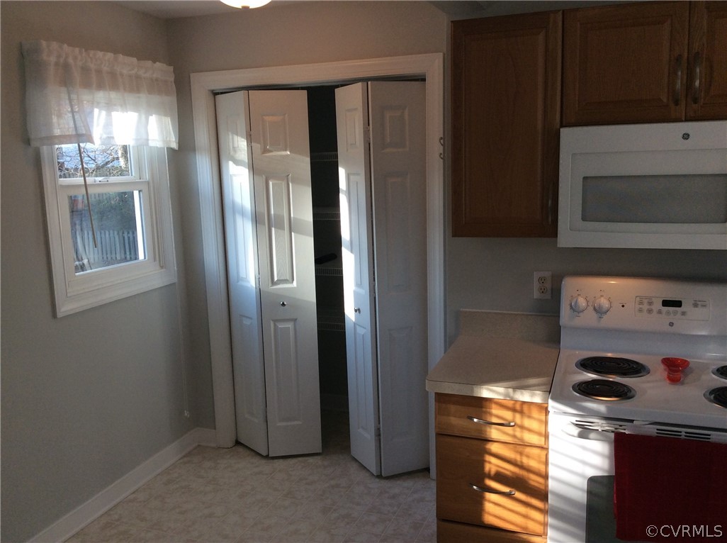 700 Courthouse Road North Chesterfield, VA 23236 - Photo 6 of 47 a room with a fireplace and cabinets