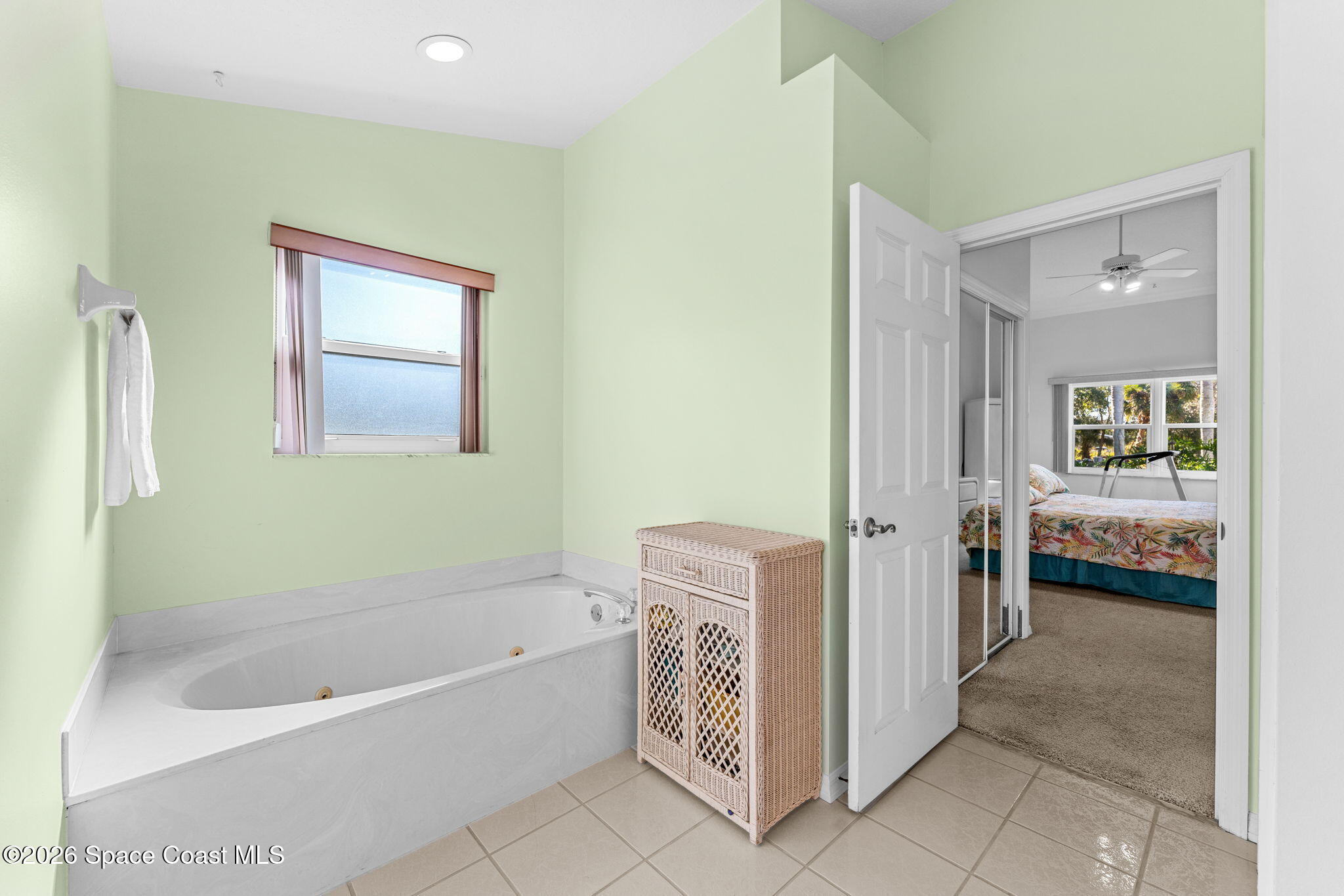 4250 Pine Street Cocoa, FL 32926 - Photo 15 of 30 a bathroom with bathtub
