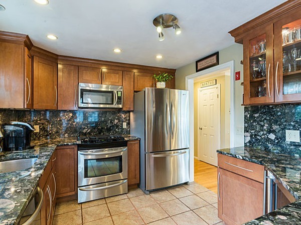 28 Crest Road Framingham, MA 01702 - Photo 5 of 21 Gallery Image 5
