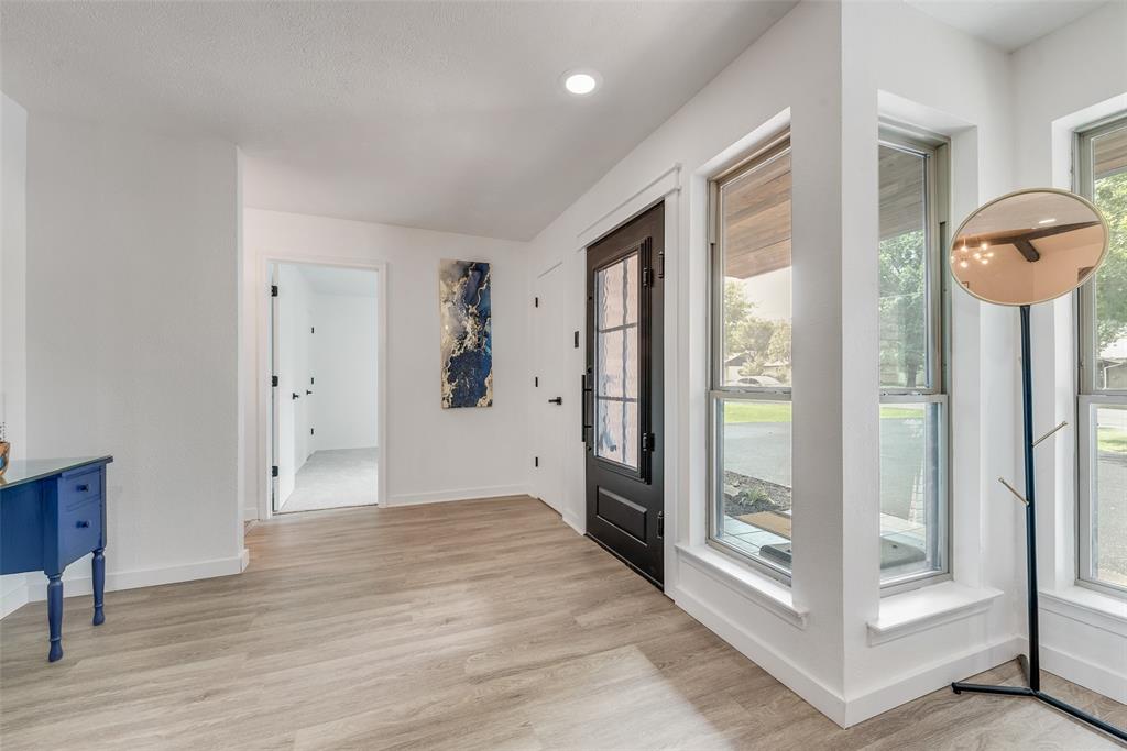 11231 McCree Road Dallas, TX 75238 - Photo 7 of 28