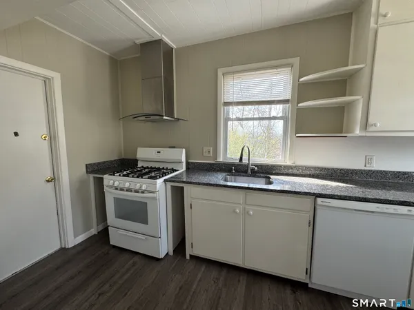 $1,850 | 201 Myrtle Street, Unit 2, Shelton, CT 06484