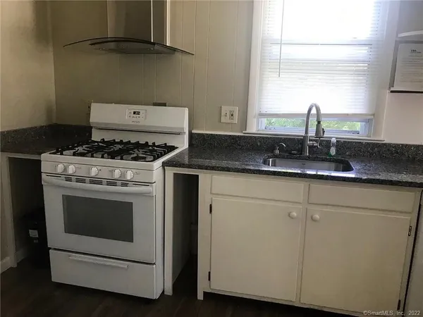 $1,850 | 201 Myrtle Street, Unit 2, Shelton, CT 06484