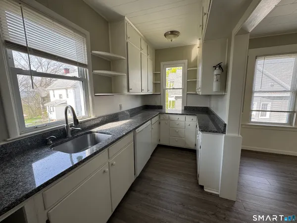 $1,850 | 201 Myrtle Street, Unit 2, Shelton, CT 06484