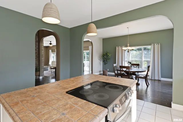 $480,000 | 4330 Bunker Drive, Quincy, IL 62305