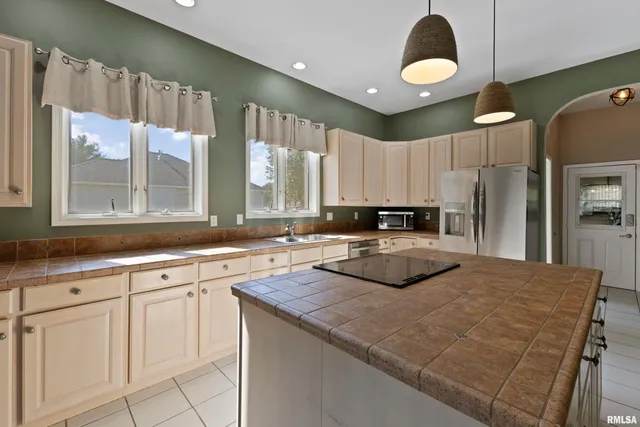 $480,000 | 4330 Bunker Drive, Quincy, IL 62305