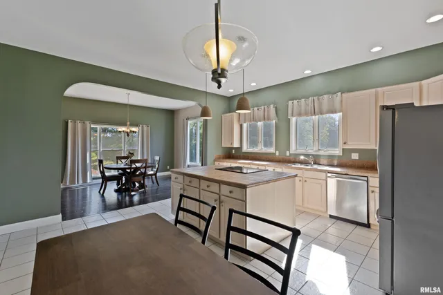 $480,000 | 4330 Bunker Drive, Quincy, IL 62305