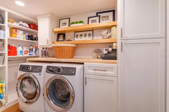 a view of washer and dryer in a kitchen