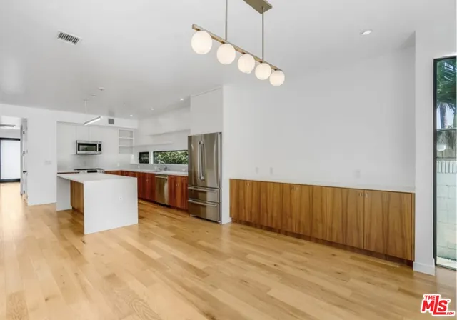 $12,000 | 3641 Greenwood Avenue, Los Angeles, CA 90066