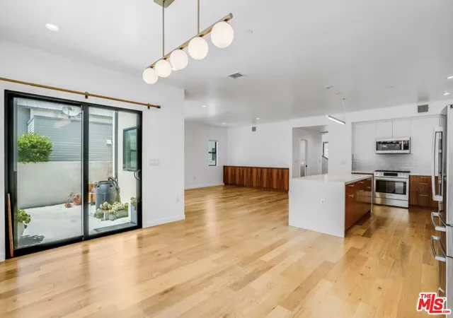 $12,000 | 3641 Greenwood Avenue, Los Angeles, CA 90066