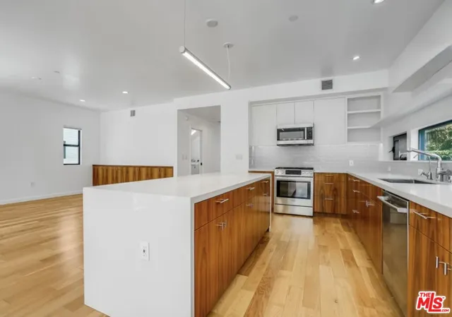 $12,000 | 3641 Greenwood Avenue, Los Angeles, CA 90066