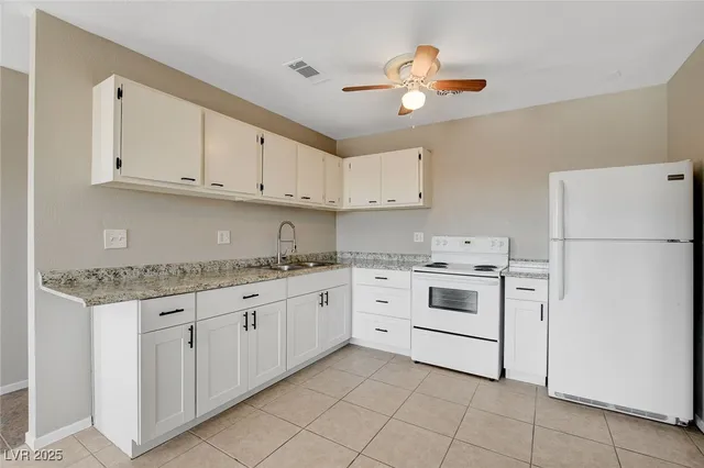 $1,800 | 620 Palmhurst Drive, Las Vegas, NV 89145