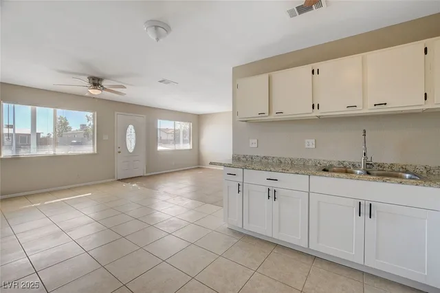 $1,800 | 620 Palmhurst Drive, Las Vegas, NV 89145