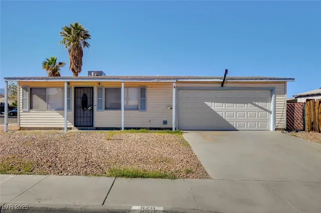 $1,800 | 620 Palmhurst Drive, Las Vegas, NV 89145