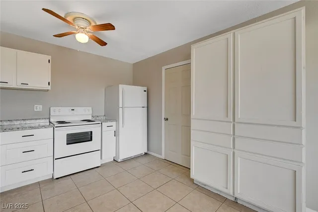 $1,800 | 620 Palmhurst Drive, Las Vegas, NV 89145