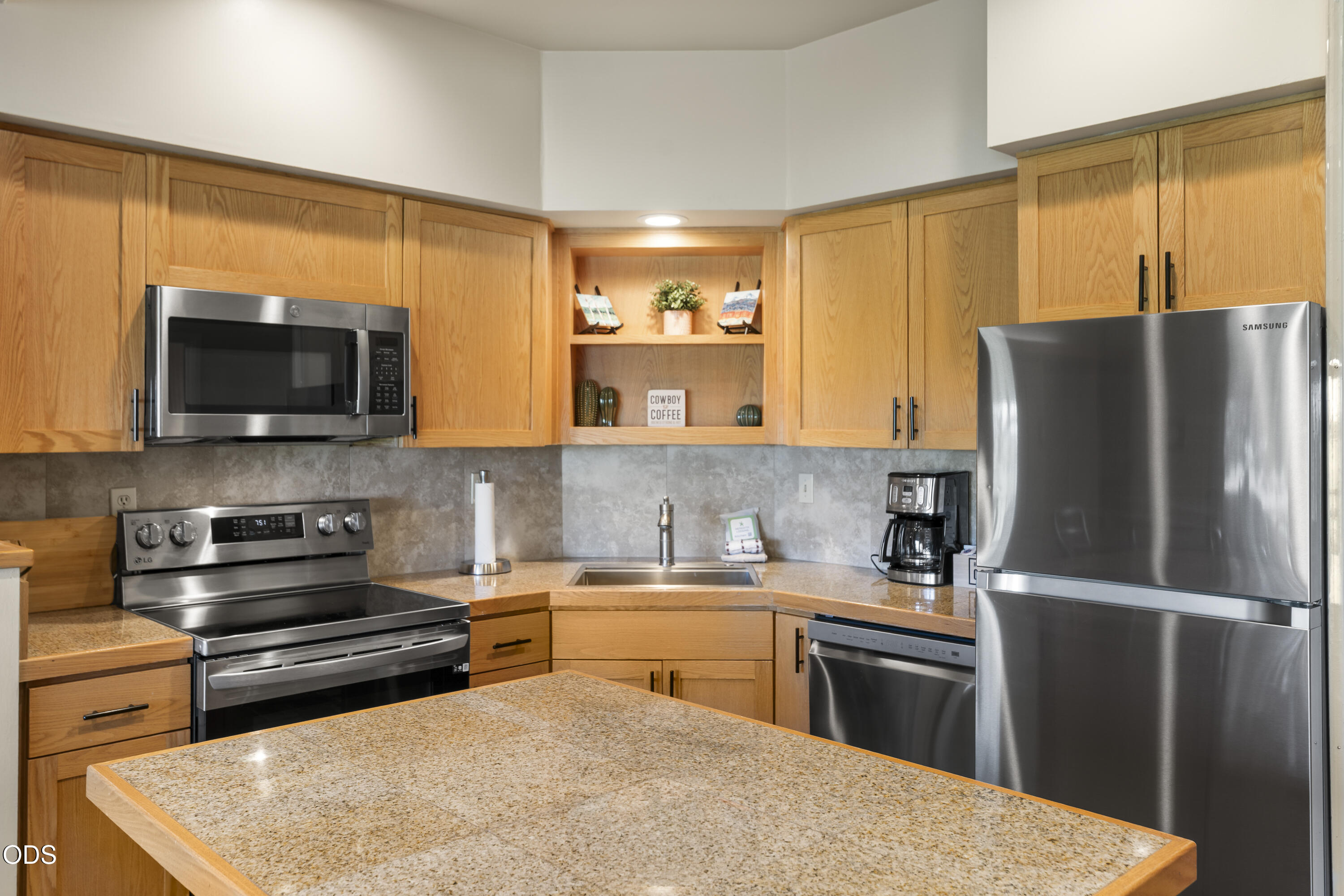 6969 Robin Court Redmond, OR 97756 - Photo 16 of 47