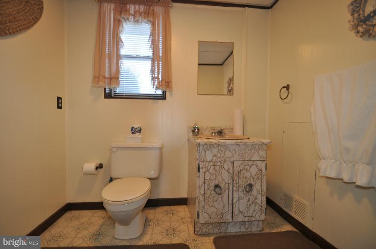 1117 Peachtree Road Fallston, MD 21047 - Photo 3 of 27 Bath