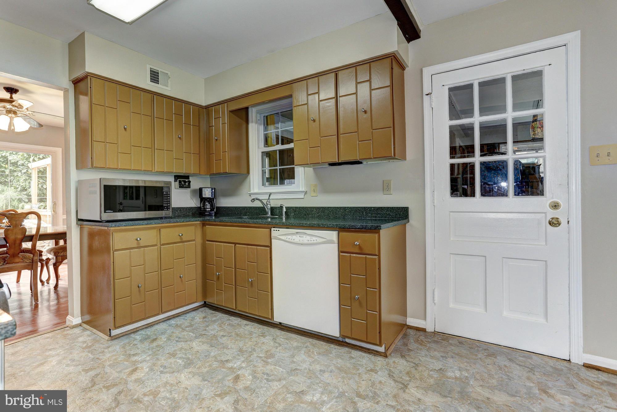 5206 Eliots Oak Road Columbia, MD 21044 - Photo 9 of 30 Kitchen