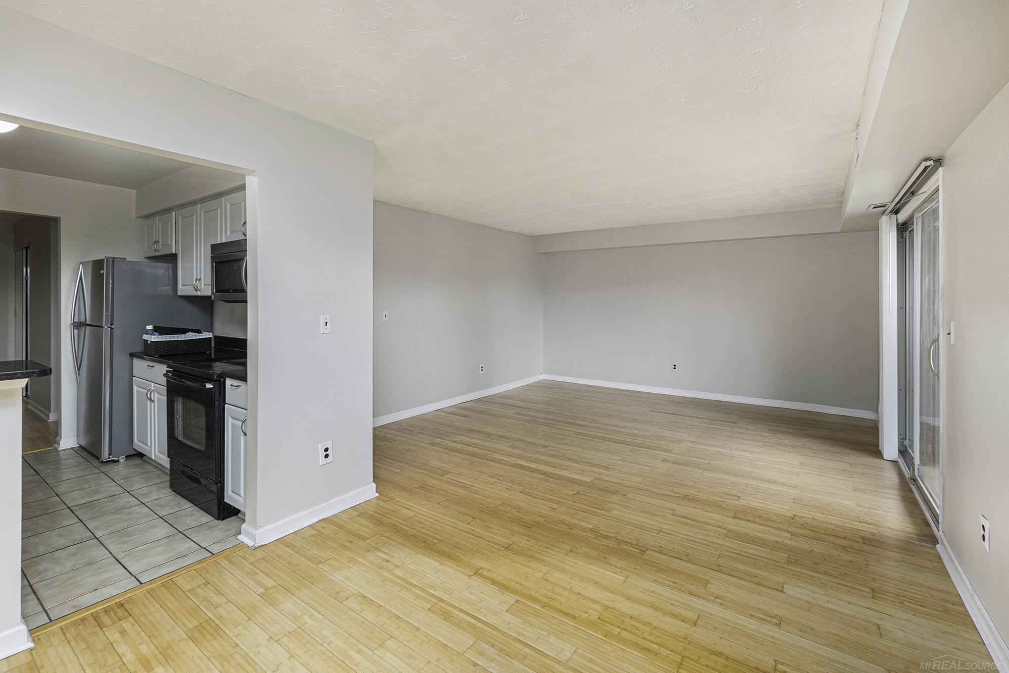 1673 Riverside Drive Rochester, MI 48309 - Photo 10 of 19 50130989-8AC6FC93-046A-4427-BC2B-44431FDA6A09.JPG