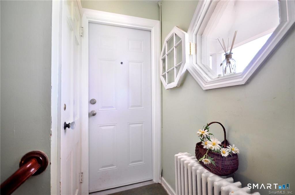 53 Robin Road, Unit B1 West Hartford, CT 06119 - Photo 2 of 17