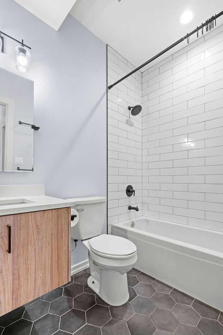 4337 South Berkeley Avenue, Unit 2 Chicago, IL 60653 - Photo 23 of 31