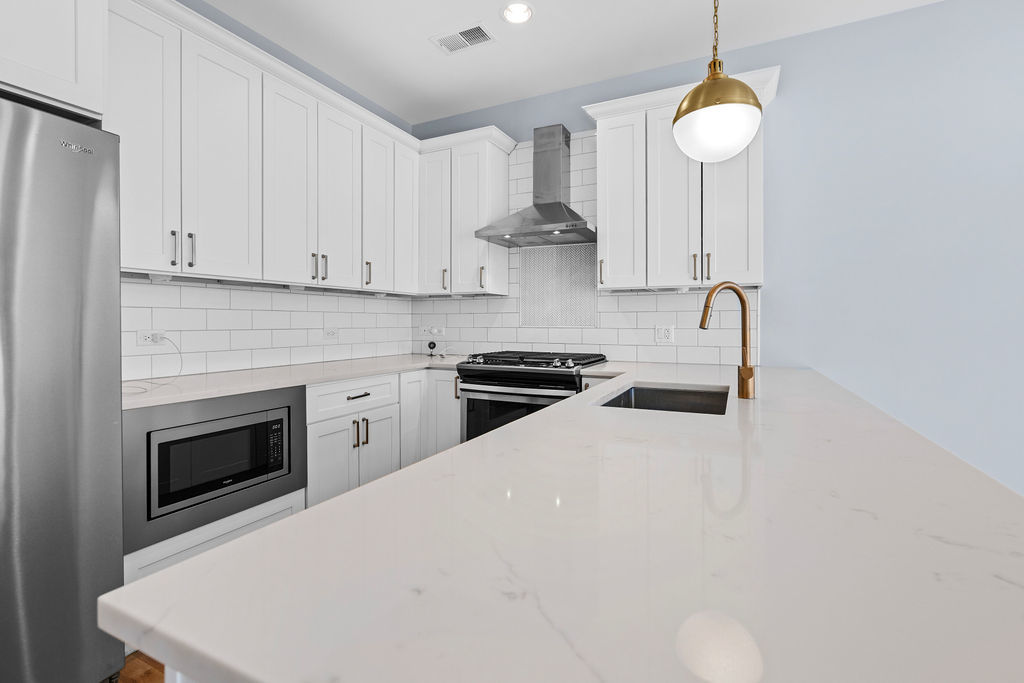 4337 South Berkeley Avenue, Unit 2 Chicago, IL 60653 - Photo 5 of 31