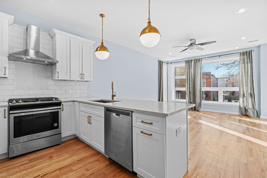 4337 South Berkeley Avenue, Unit 2 Chicago, IL 60653 - Photo 7 of 31