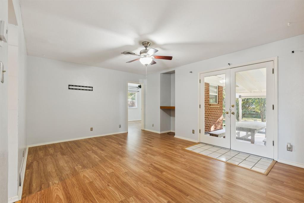 1602 England Road Arlington, TX 76013 - Photo 11 of 27 a view of an empty room with a window
