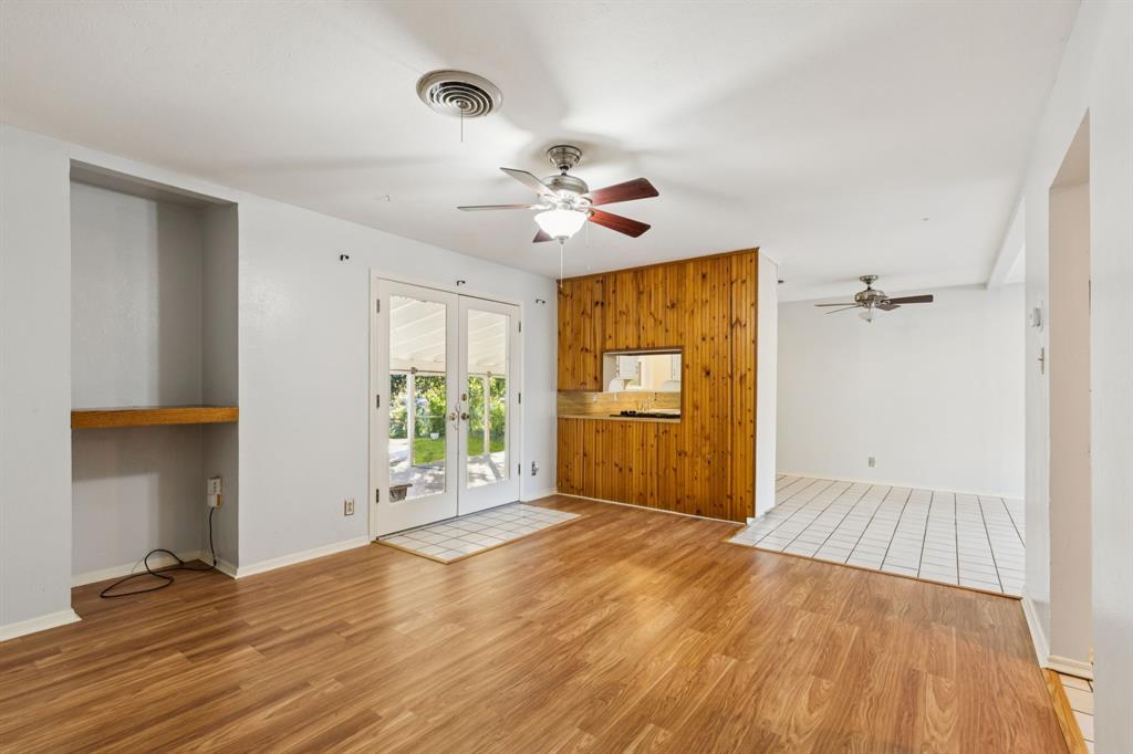 1602 England Road Arlington, TX 76013 - Photo 12 of 27 a view of an empty room with a window
