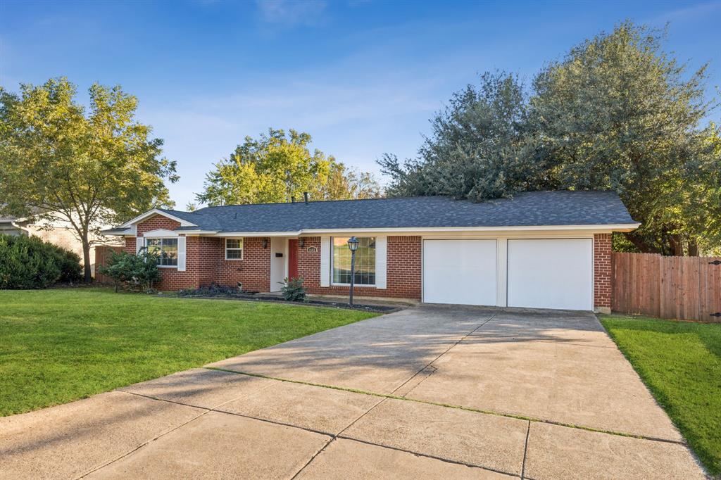 1602 England Road Arlington, TX 76013 - Photo 2 of 27 front view of a house with a yard