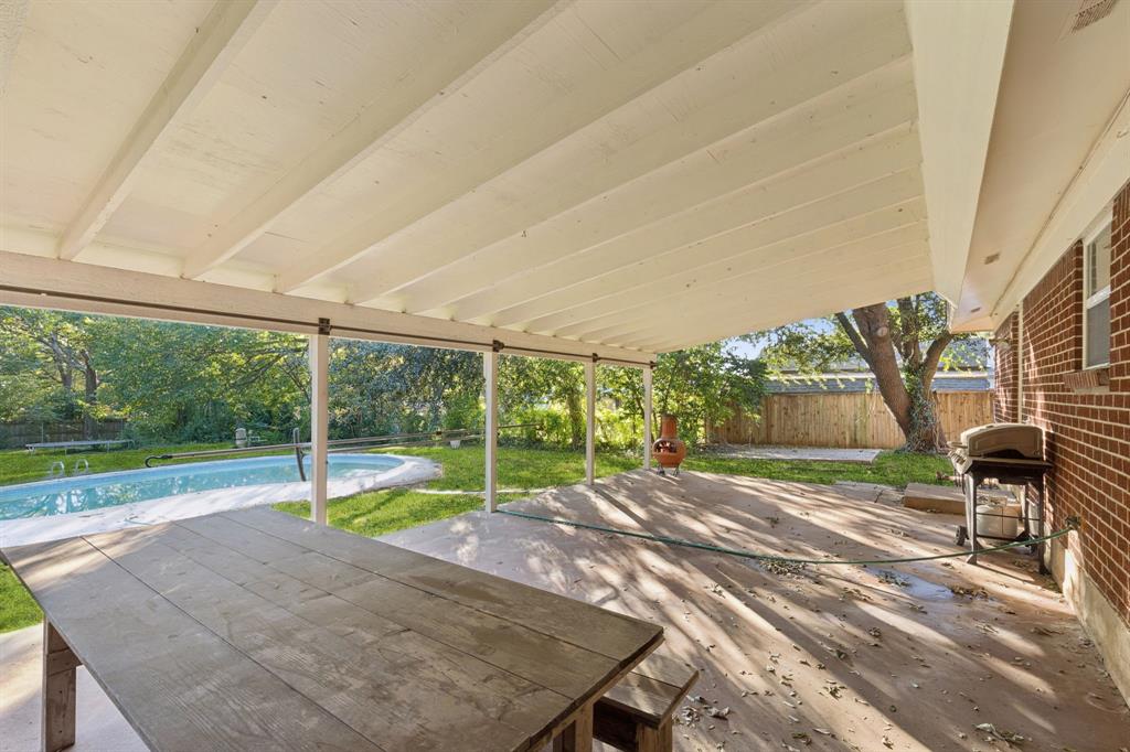 1602 England Road Arlington, TX 76013 - Photo 22 of 27 a view of a backyard with a small cabin