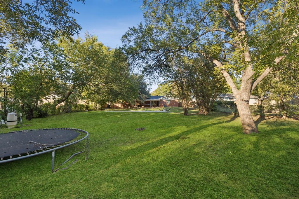 1602 England Road Arlington, TX 76013 - Photo 25 of 27 a view of a park with large trees