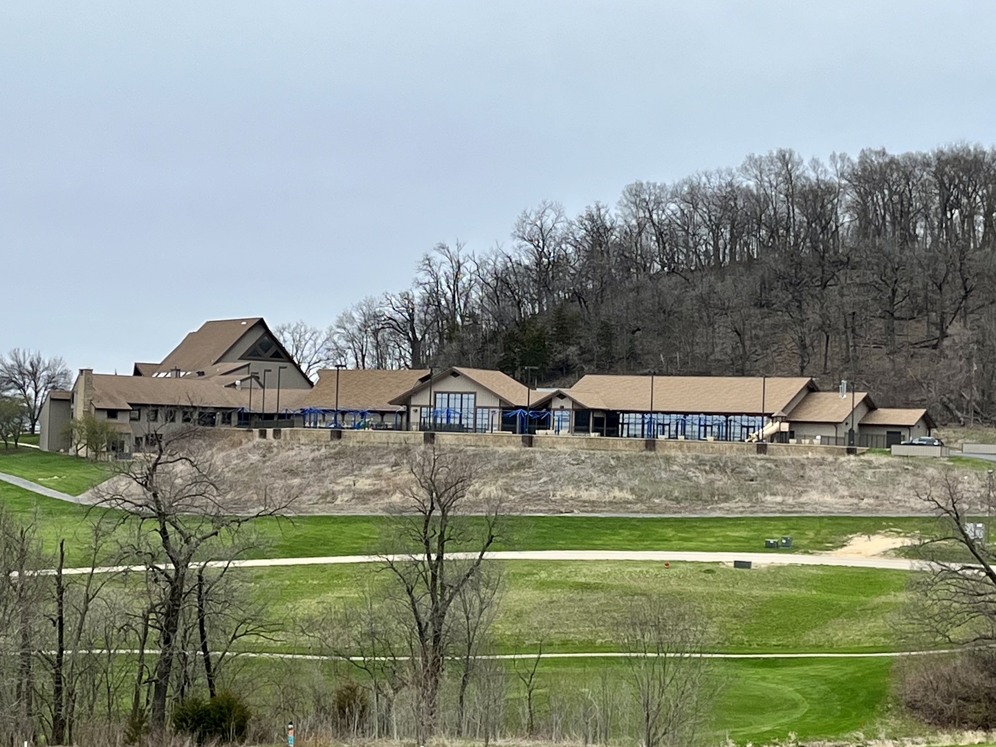 39 Shenandoah Drive Galena, IL 61036 - Photo 6 of 20 a small pool is sitting in the middle of a lake