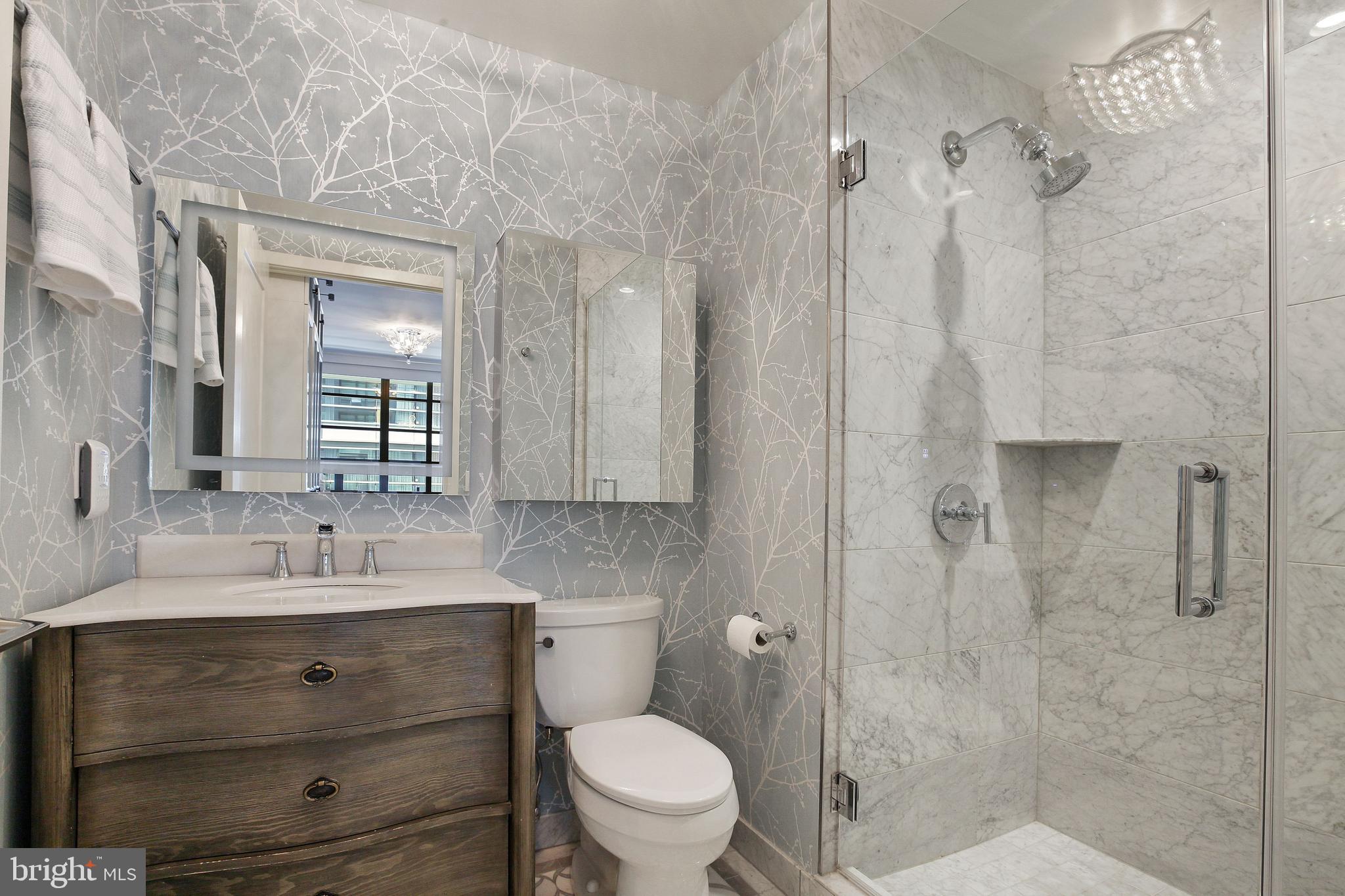 45 Sutton Square Southwest, Unit 604 Washington, DC 20024 - Photo 17 of 42 Primary en-suite bath
