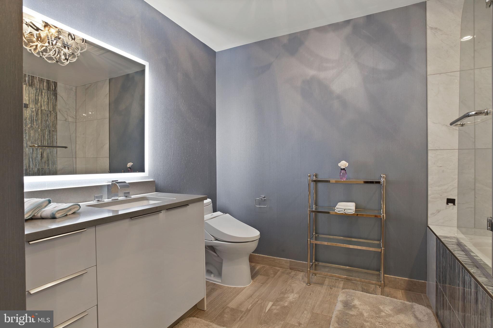 45 Sutton Square Southwest, Unit 604 Washington, DC 20024 - Photo 21 of 42 Hall full bath