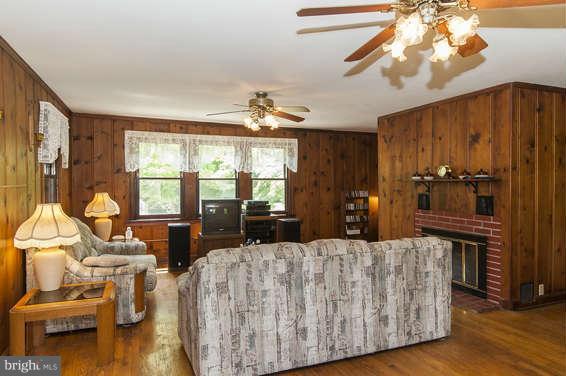 2086 Montevideo Road Hanover, MD 21076 - Photo 6 of 26 Living Room