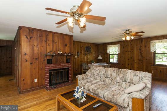 2086 Montevideo Road Hanover, MD 21076 - Photo 7 of 26 Living Room